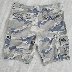Men's Aeropastale Camouflage Cargo Shorts. Size 34
